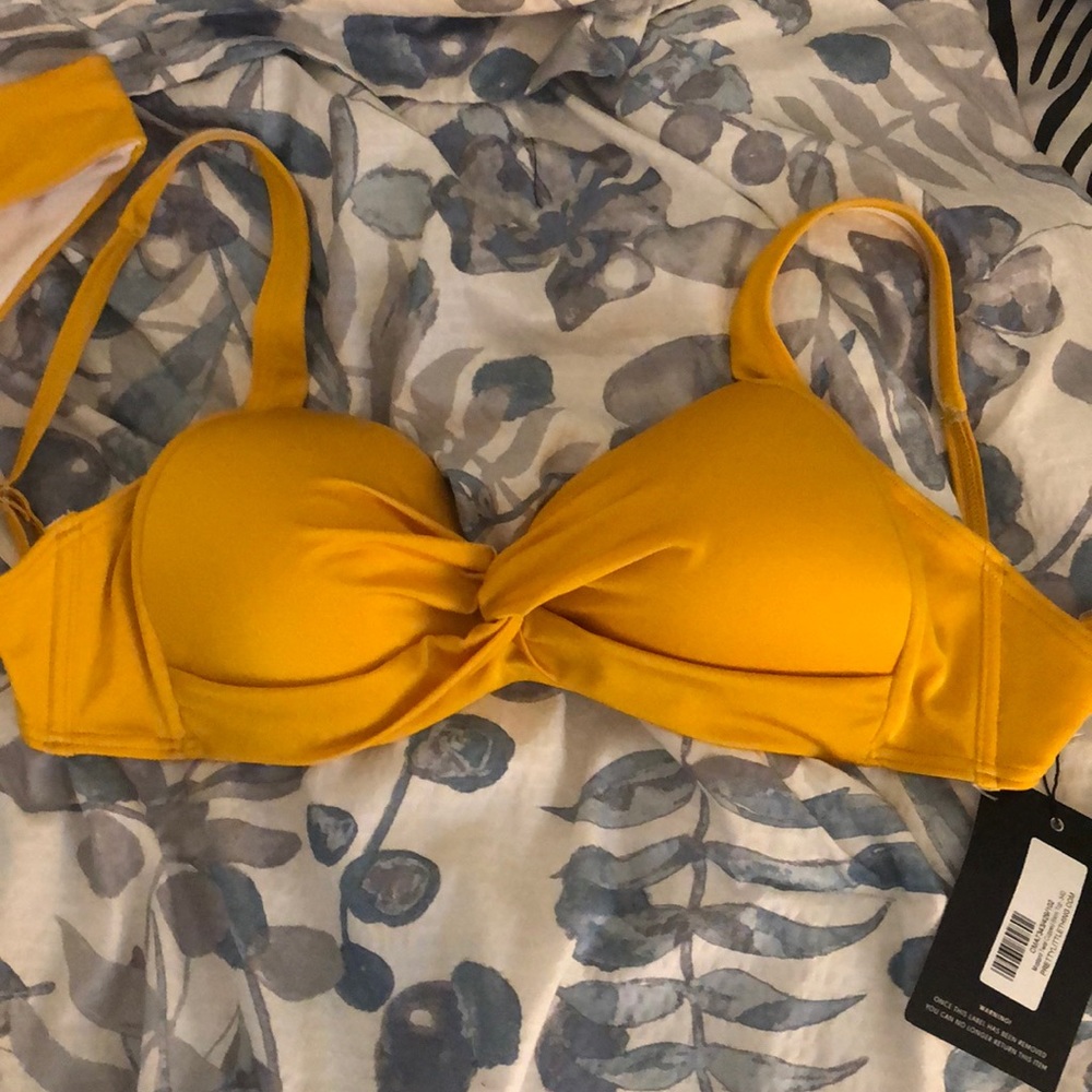 Pretty little thing bikini top